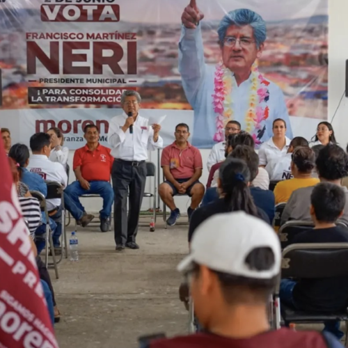 Francisco Martínez Neri dialoga con Voceadores de la ciudad.